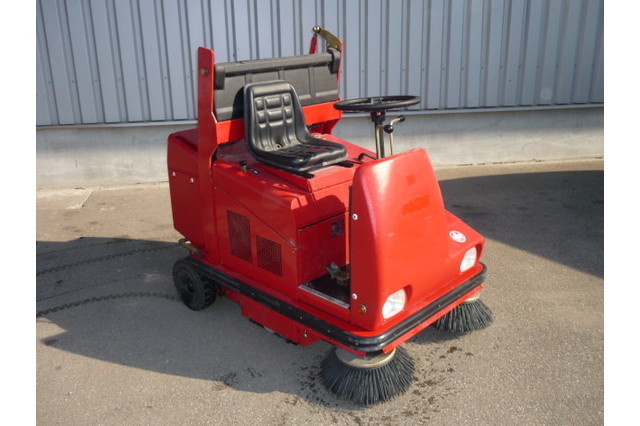 Aufsitzkehrmaschine Aufsitzkehrmaschine